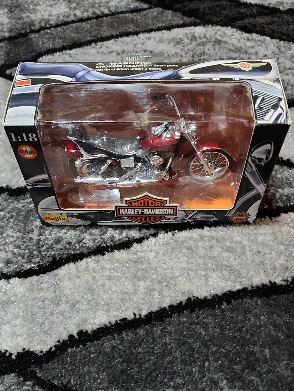 MAISTO 1:18 SCALE HARLEY DAVIDSON FXDWG DYNA WIDEGLIDE SERIES 2 1998 MOTORCYCLE